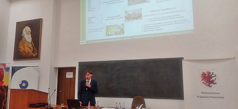 Daniel Krauklis podczas wygłaszania prelekcji